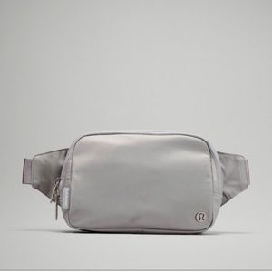 Lululemon Everywhere Belt Bag Large NWT in Silver.